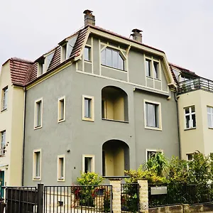 https://villa-dresden-bhlau.dresdenhotels.net